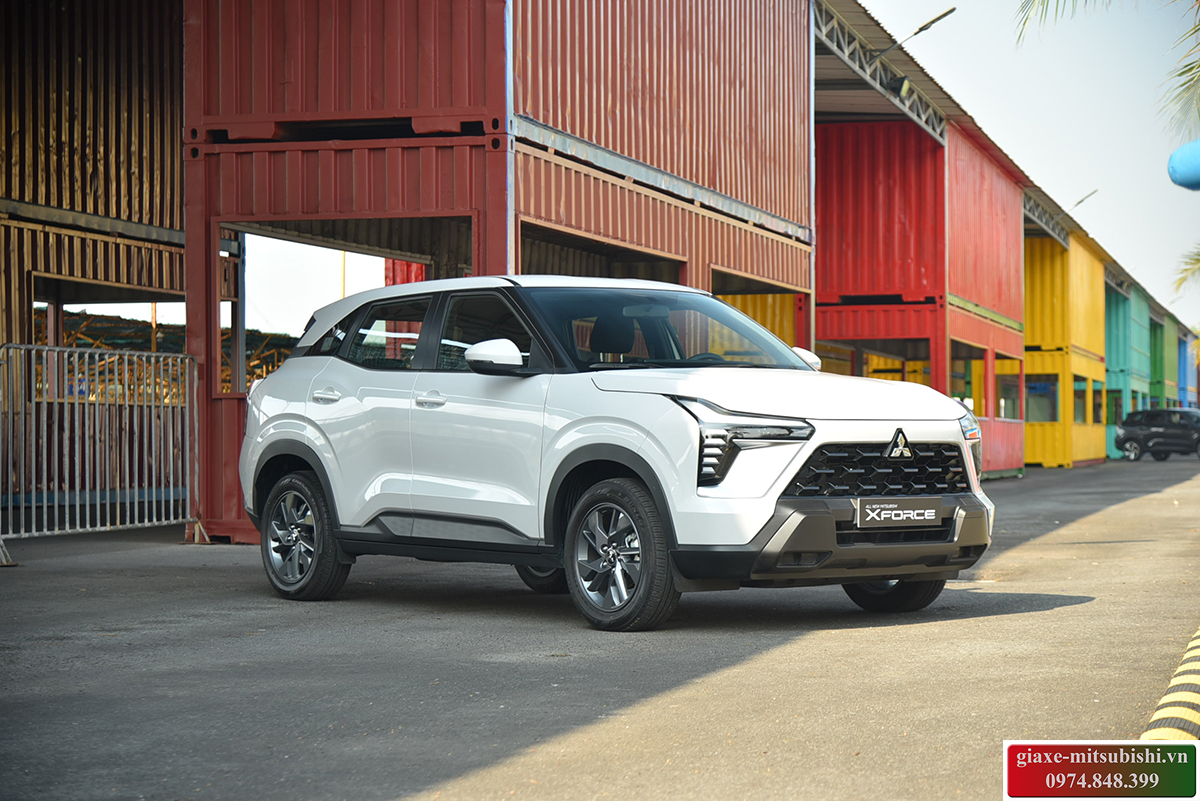 Xe Mitsubishi Xforce GLX màu trắng