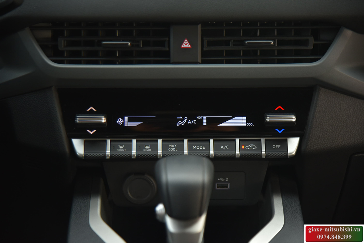 Nội thất Xe Mitsubishi Xforce GLX màu trắng
