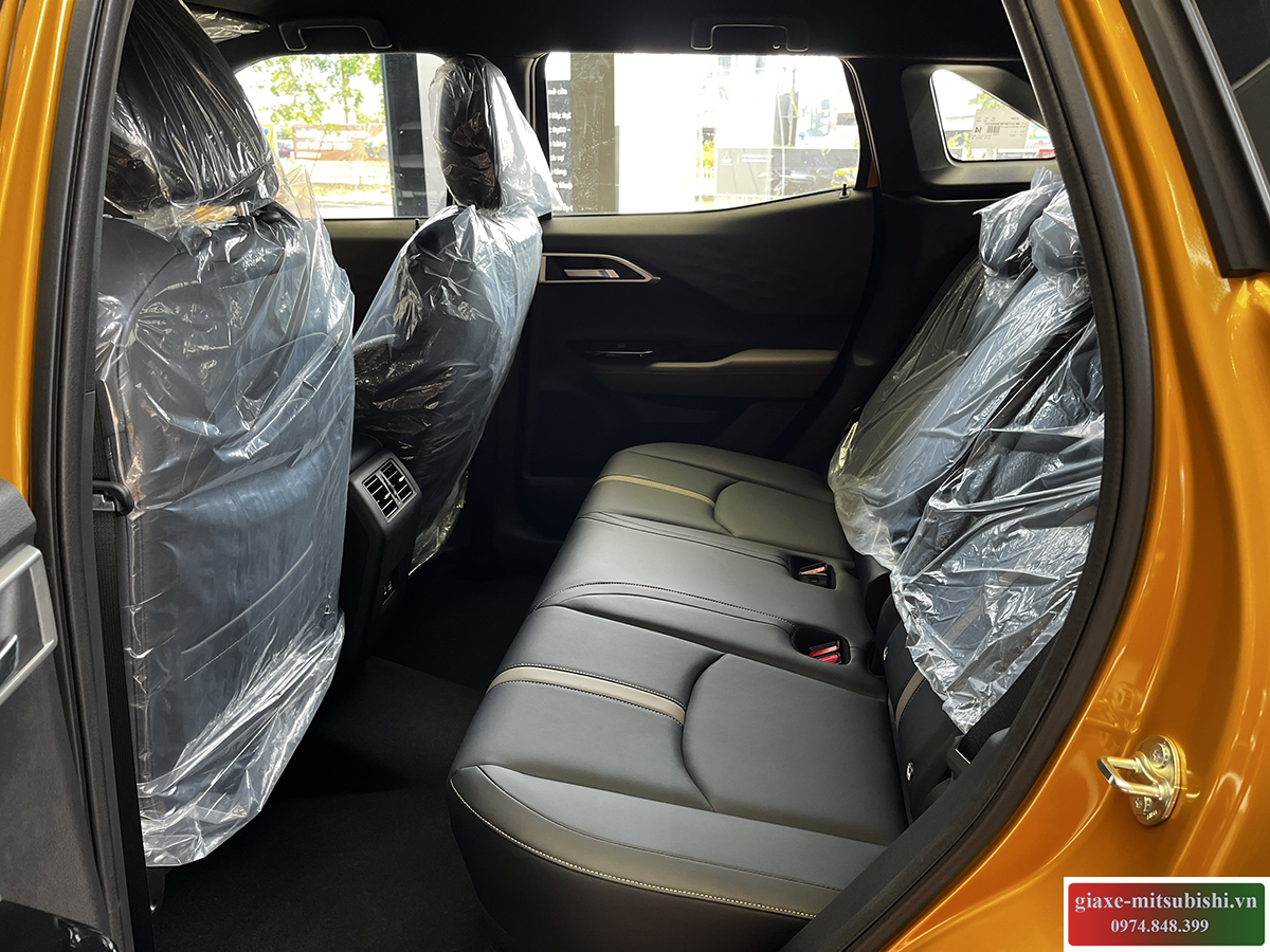 Nội thất Xe Mitsubishi Xforce Premium màu vàng