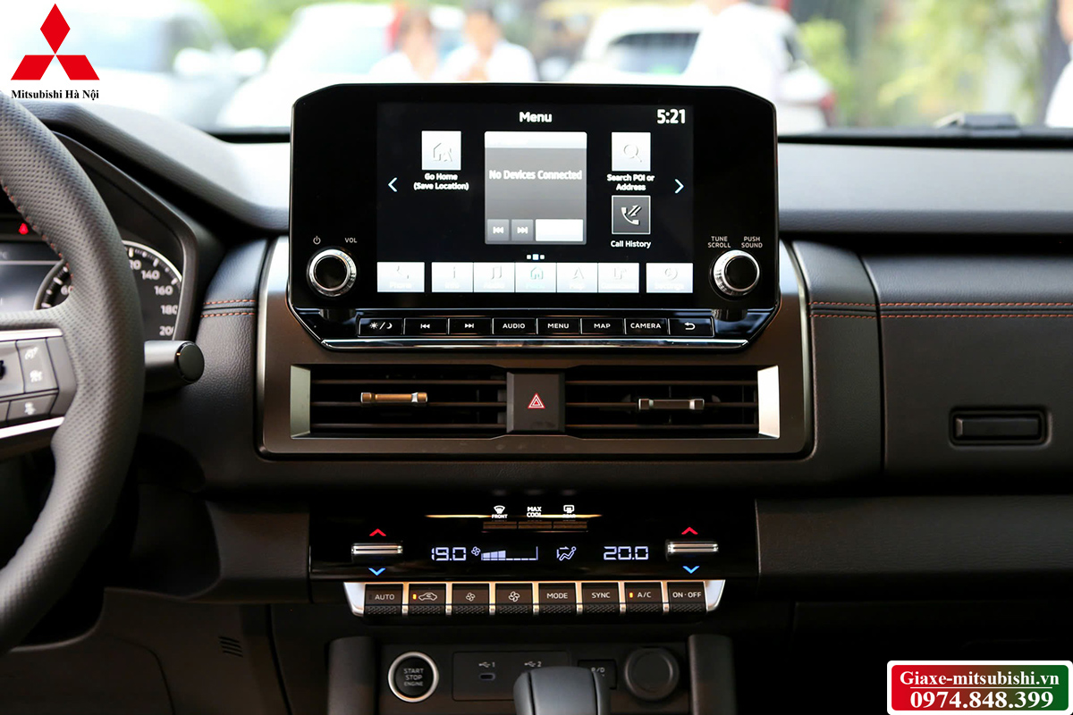 Màn hình giải trí 8 inch tích hợp apple carplay trên xe Triton 4wd at