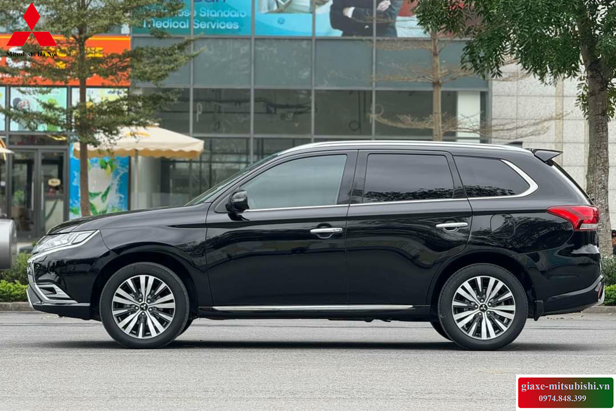 Xe Mitsubishi Outlander 2024 Premium màu đen