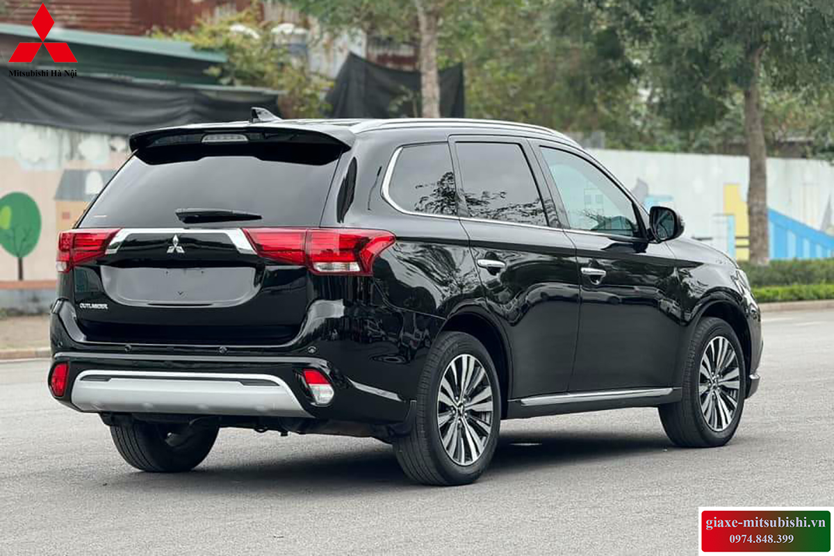 Xe Mitsubishi Outlander 2024 Premium màu đen