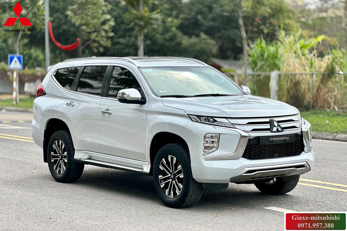 Mitsubishi Pajero Sport 2024 màu trắng