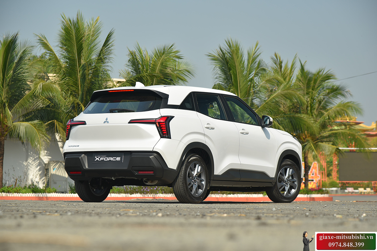 Xe Mitsubishi Xforce GLX màu trắng