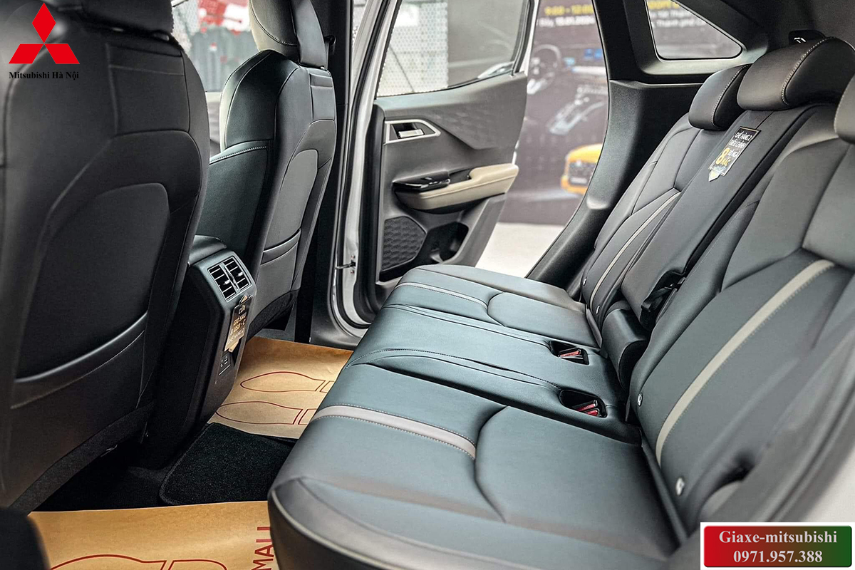 Nội thất Xe Mitsubishi Xforce Premium màu vàng