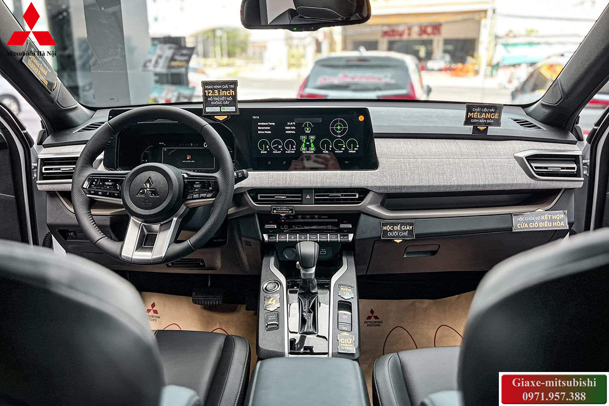 Nội thất Xe Mitsubishi Xforce Premium màu trắng