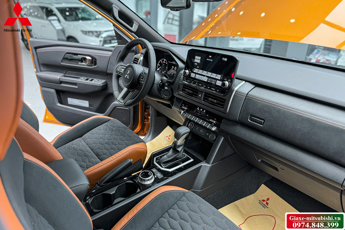 Nội thất xe bán tải Triton 4WD AT đã được thiết kế rộng rãi