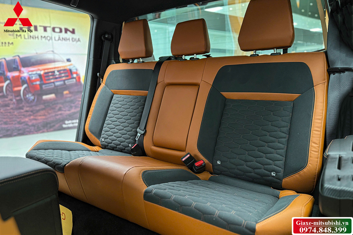 Ghế xe bán tải Triton 2 cầu 4wd at được bọc bằng da cao cấp và da lộn