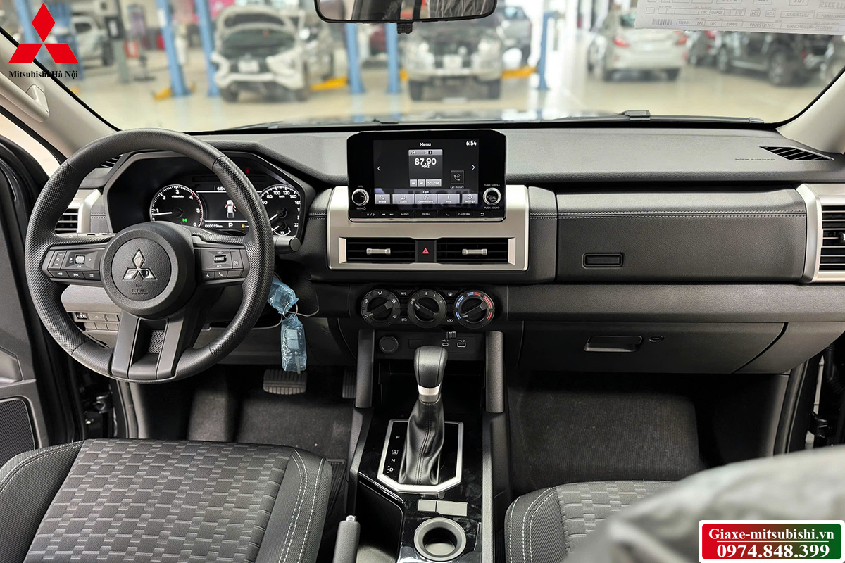 Nội thất xe bán tải Mitsubishi Triton 2024 GLX
