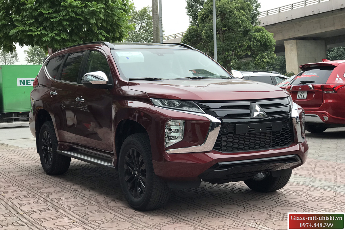 Mitsubishi Pajero Sport 2024 màu đỏ