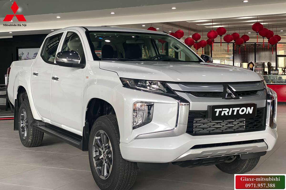 Xe bán tải Mitsubishi Triton 4x2 AT màu trắng