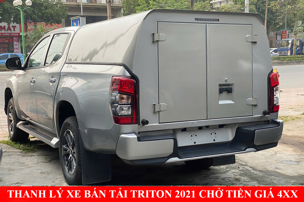 Thanh lý xe bán tải cũ Mitsubishi Triton 2021 chở tiền
