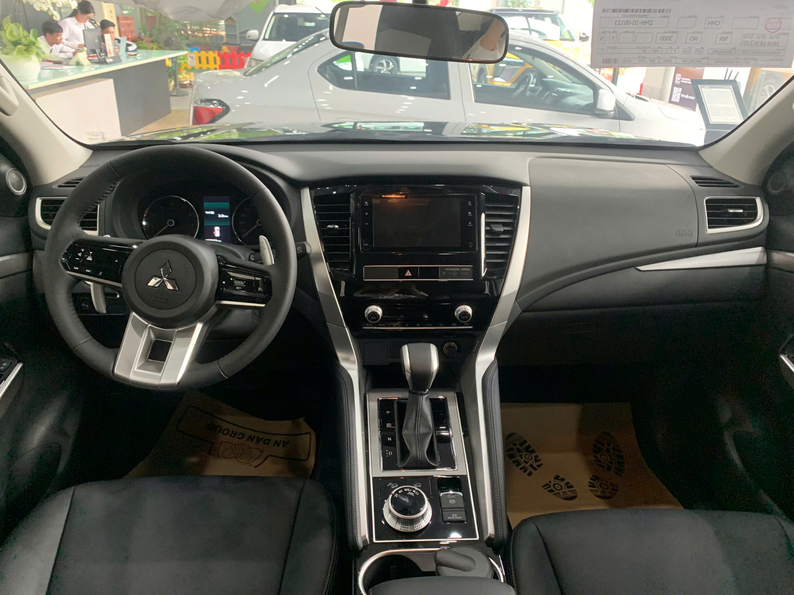 Nội thất Pajero Sport máy xăng