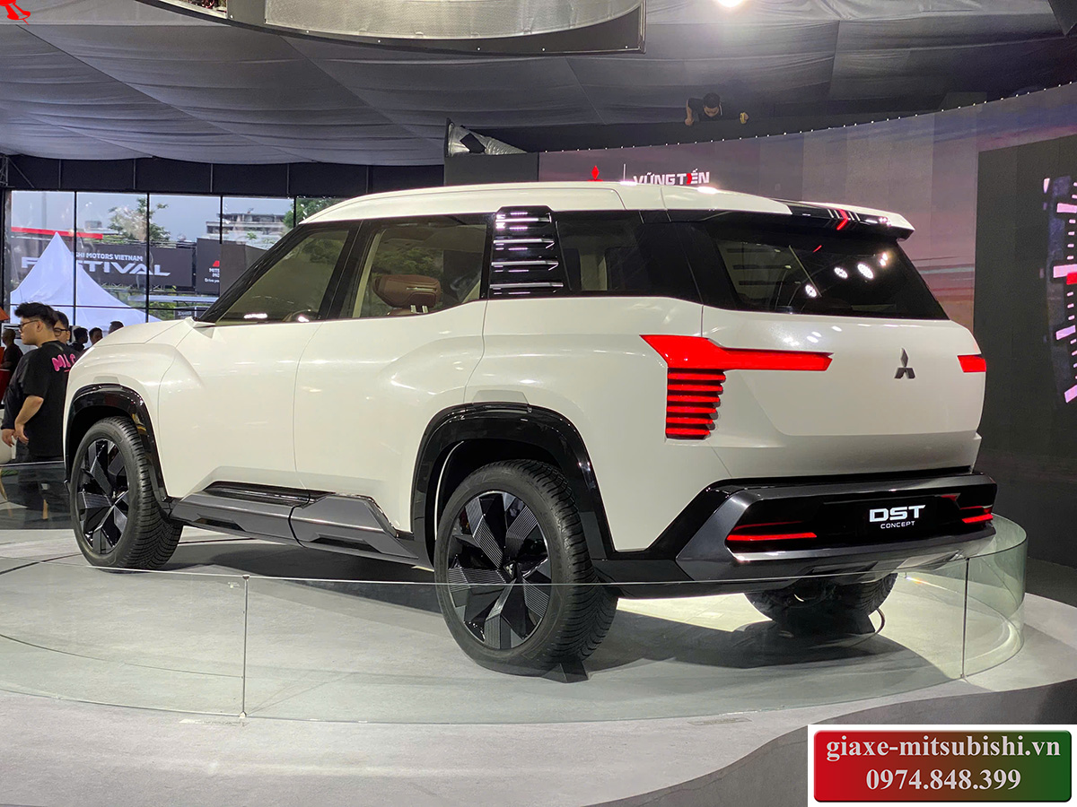 Mitsubishi destinator khoảng sáng gầm