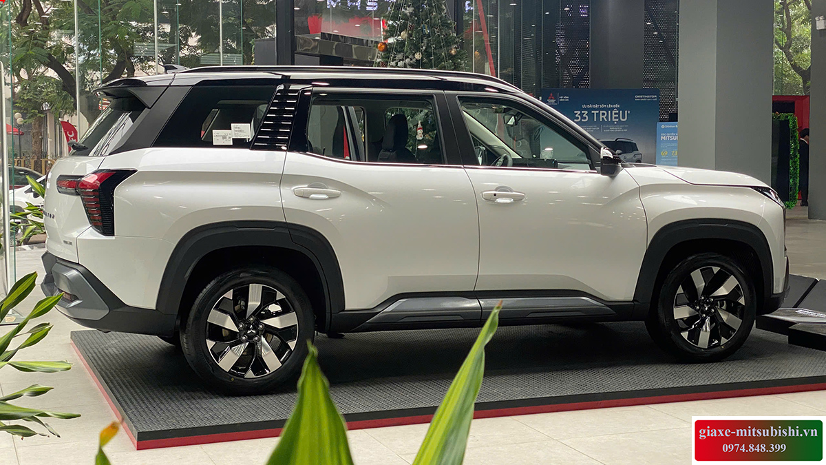 Mitsubishi Destinator Ultimate màu trắng